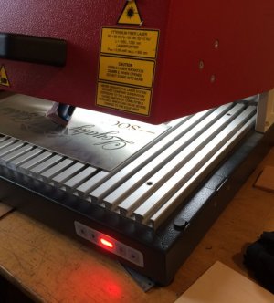 laser do metalu w trakcie pracy