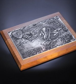 drewniana deska z nadrukowanym obrazkiem
